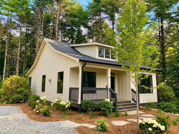 Newly Built, 5 Min To Town, Fire Pit! Cedar Creek - Sapphire, NC