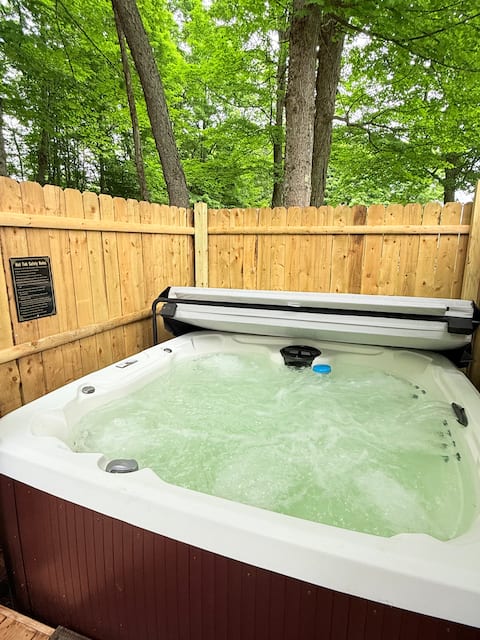 Town and Trails Main House with HOT TUB