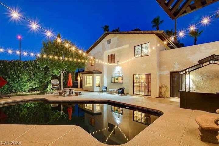 #55 Classic Luxury Villa 5 Min Stadium RV Parking gallery image 2