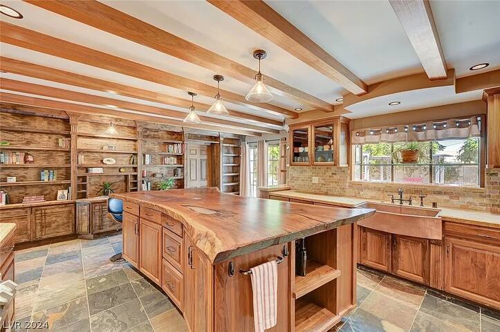 #55 Classic Luxury Villa 5 Min Stadium RV Parking gallery image 5