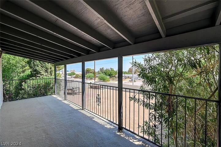 #55 Classic Luxury Villa 5 Min Stadium RV Parking gallery image 4