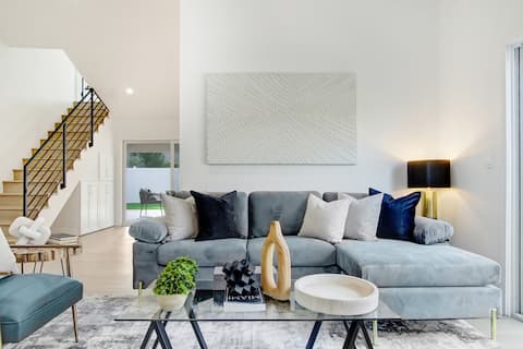 Stunning Modern Farmhouse 4br Retreat Near Malibu