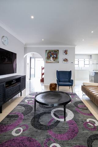 5 mins to beach; perfect getaway to unwind gallery image 2