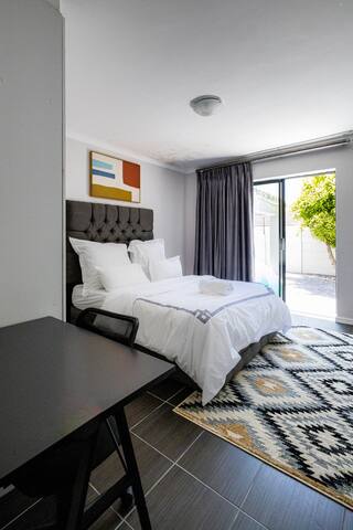 5 mins to beach; perfect getaway to unwind gallery image 4