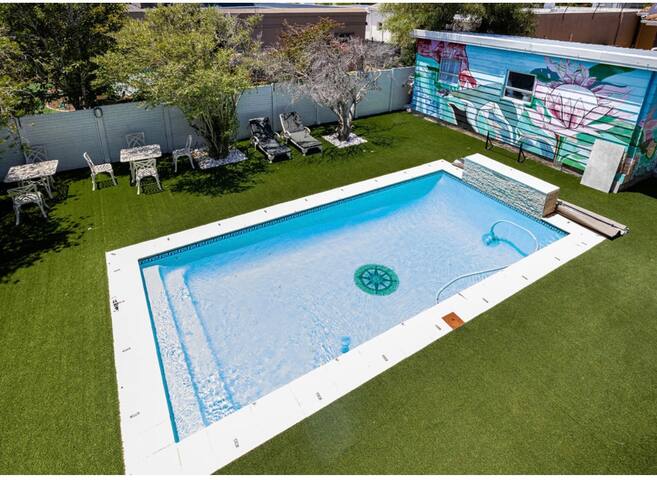 5 mins to beach; perfect getaway to unwind gallery image 3