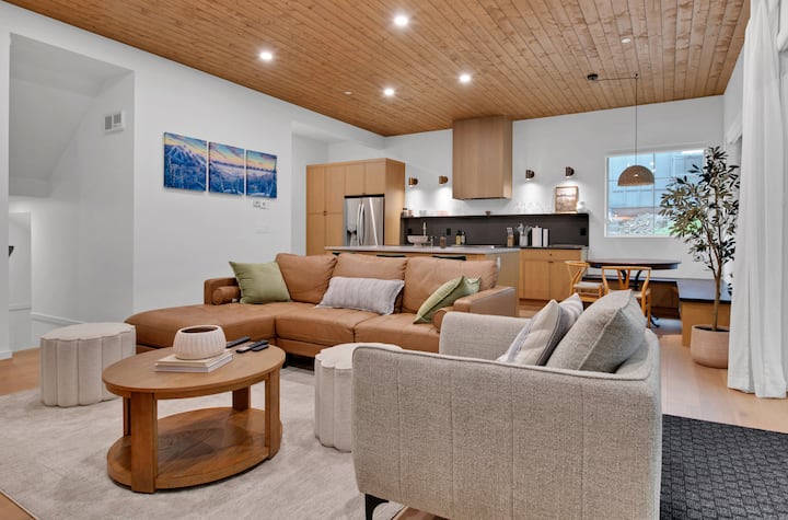New Duplex W/hot Tub And Garage - Views! - アームストロング