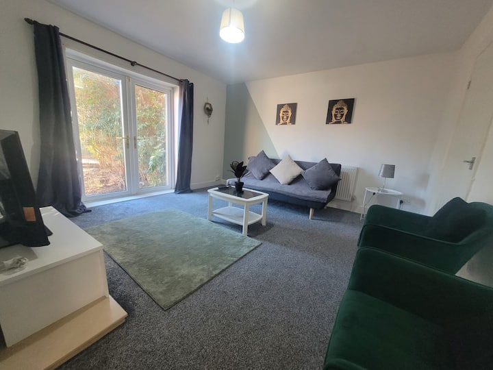 Contractor Friendly: Private Parking & Fast Wifi - Leeds