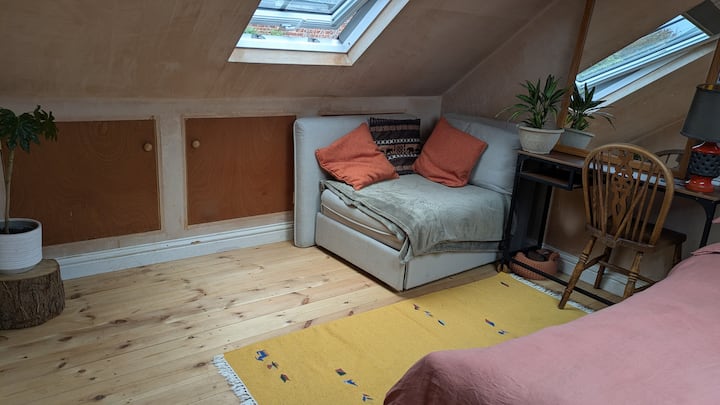A Cosy Loft Double Bedroom In The Heart Of Exeter - Exeter