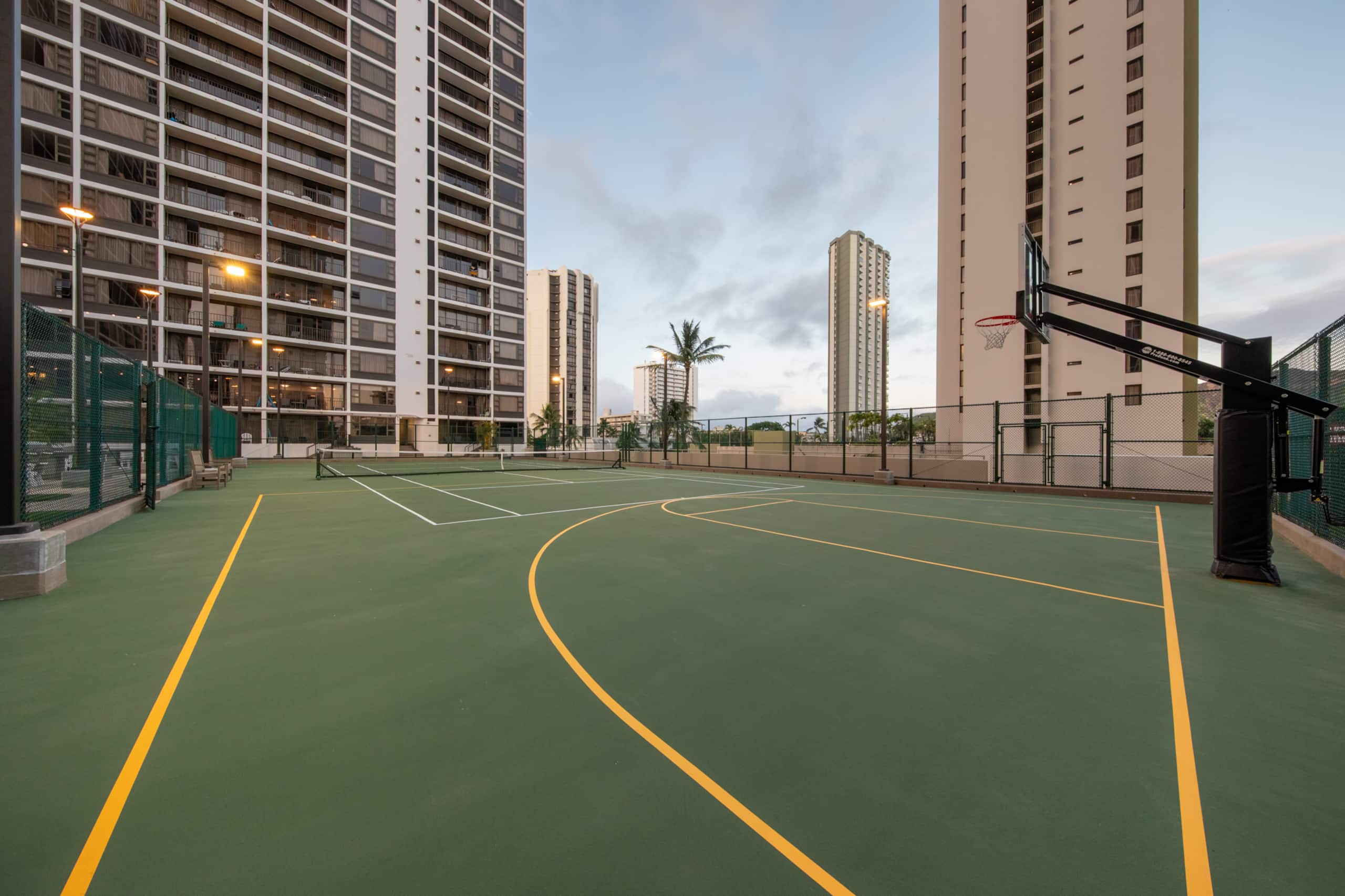 Panoramic Ocean & Diamond Head View l Free Parking - Image 16