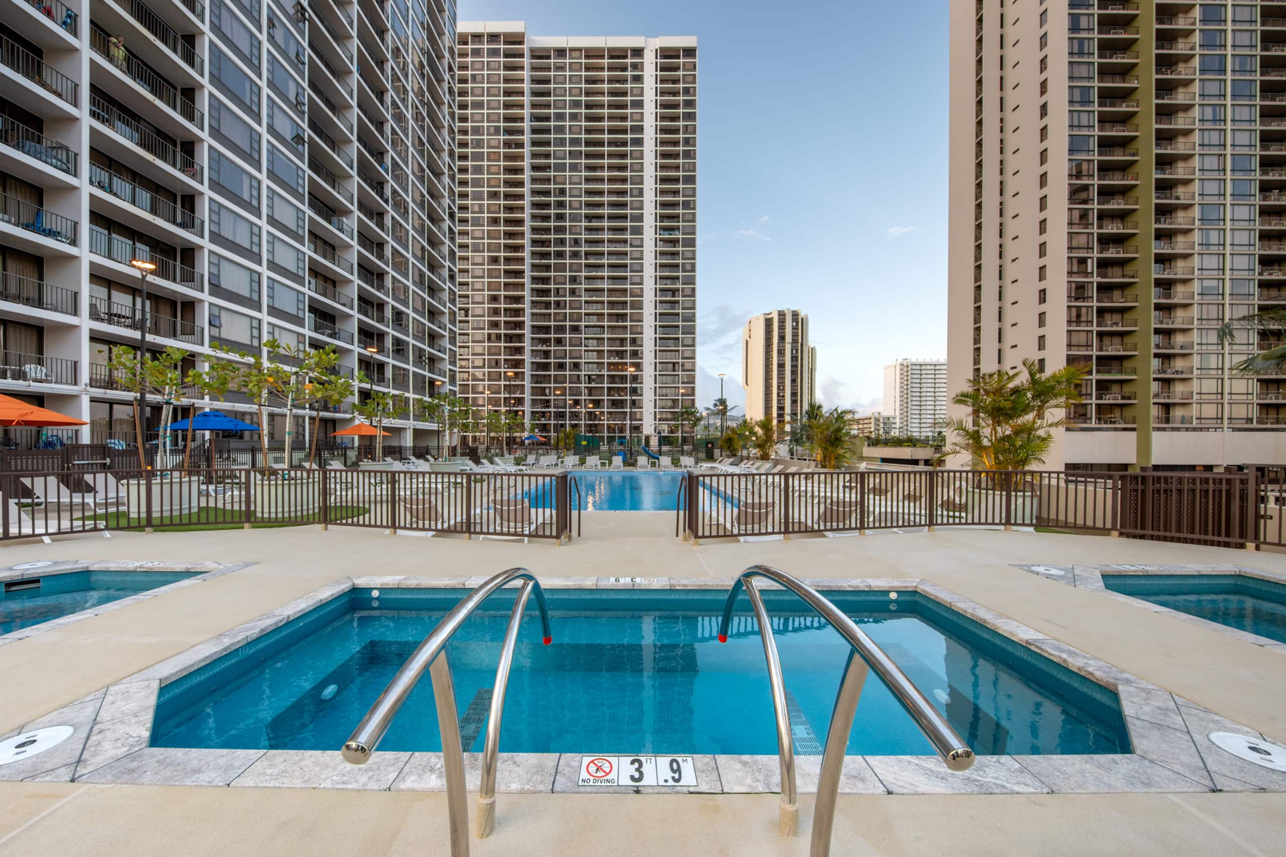 Panoramic Ocean & Diamond Head View l Free Parking - Image 8