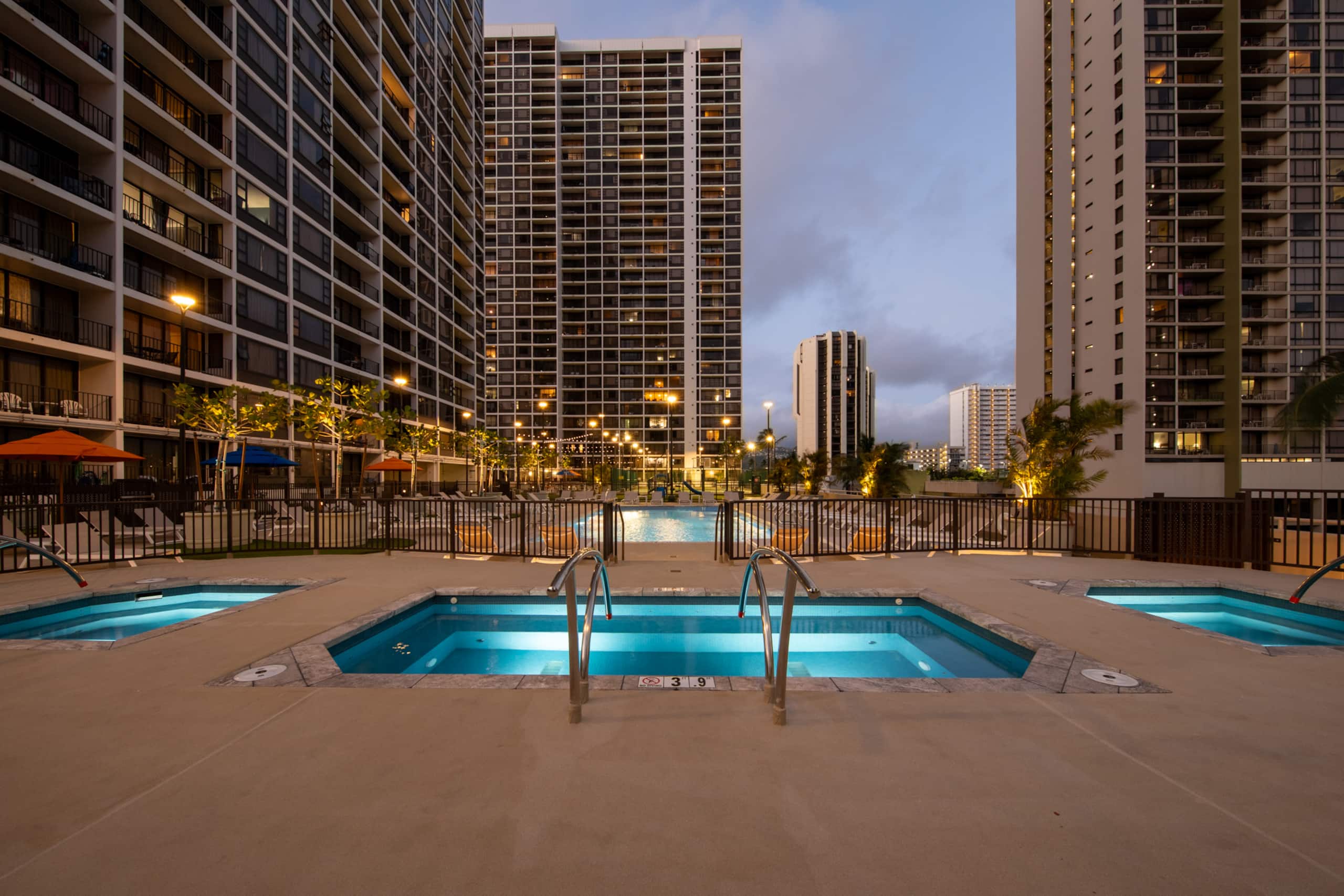 Panoramic Ocean & Diamond Head View l Free Parking - Image 6