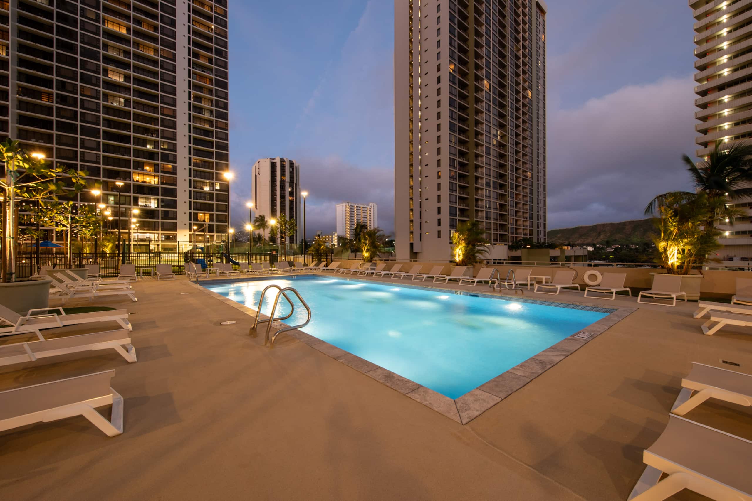 Panoramic Ocean & Diamond Head View l Free Parking - Image 2