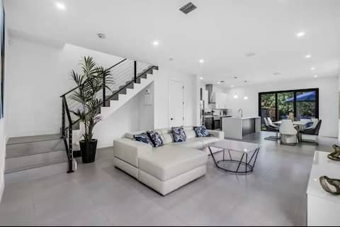 Popular Airbnb listing: IBIZA Villa with pool 55 in Auburndale