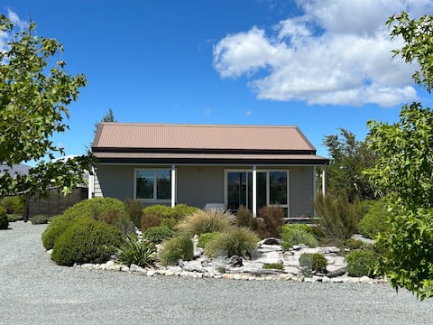 Top performing Airbnb: Māhina Cottage - Slice of paradise - 2 Bedrooms in Mackenzie District