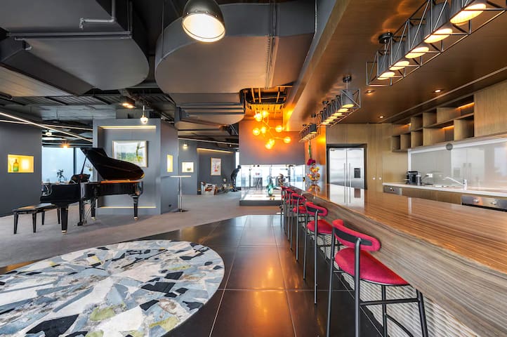 Lux List | Luxury PH @ Eureka 87 | 360° Views gallery image 4