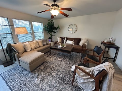 The Gathering Grove 6Bdrm/3King 3.5Bath-sleeps20+