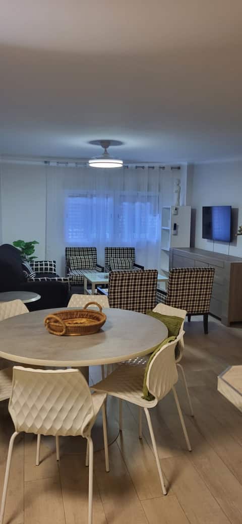 Warner Apartment 8 People