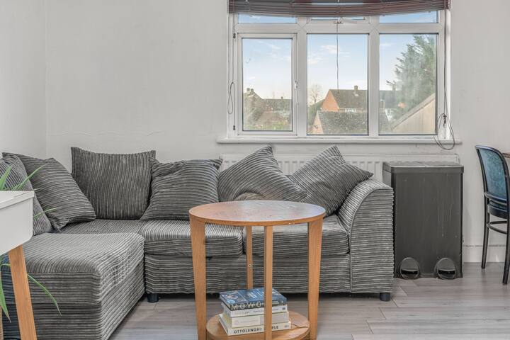 Spacious 1st Floor Flat Near The Train Station - Bicester