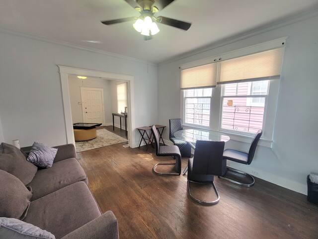 Spacious Family Home – Steps to Tulane gallery image 4