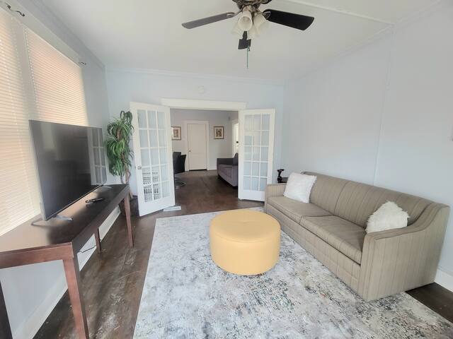 Spacious Family Home – Steps to Tulane gallery image 2