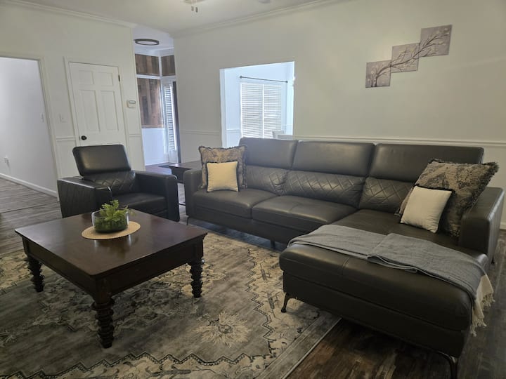 Spacious 2br Townhome Near Restaurants & Shopping - 蒙哥馬利郡