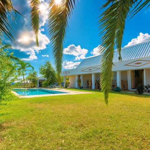 Villa TIMA – Sea view, swimming pool, jacuzzi and sauna