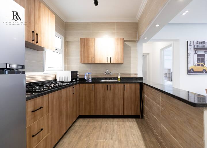 Glorious 2 BDR In Rehab City: Full kitchen