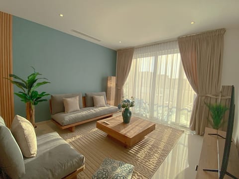 Chic 1BR|Pool &Walkable Hotspots