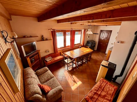 Proprietà Airbnb di successo: Warm & Cozy Chalet Cheggio "Obrigado House" a Verbano Cusio Ossola
