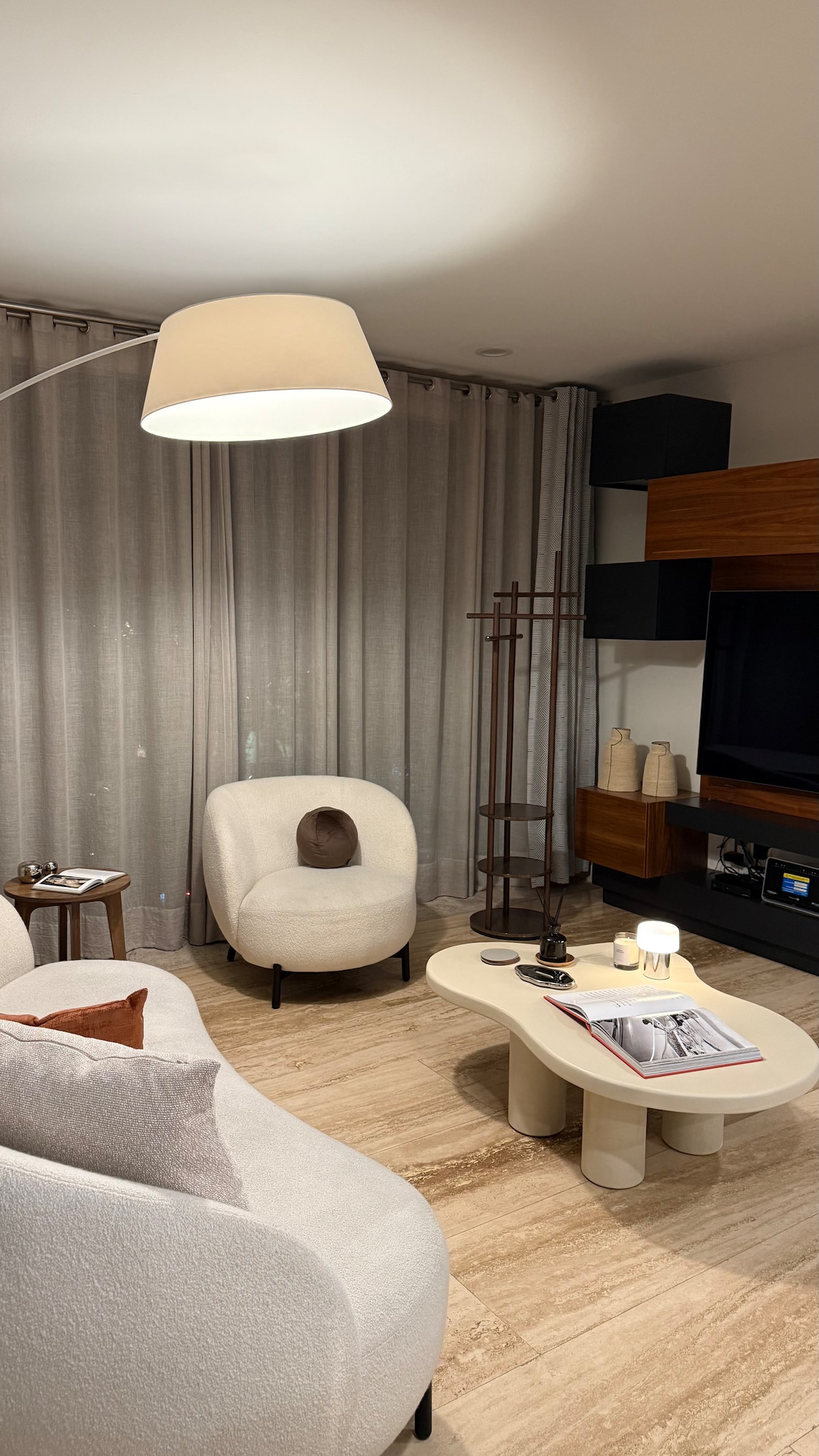 Popular Airbnb listing: Stylish 2-level apt 2 parkings by Angel Reforma in Cuauhtémoc