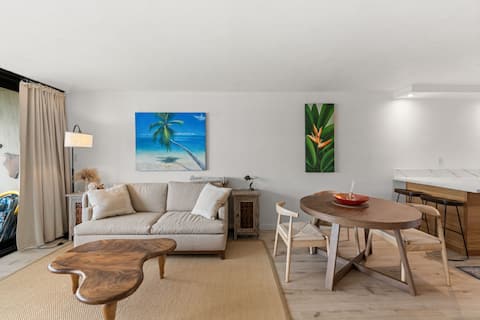 Successful Airbnb property: Oceanfront Maalaea Harbor Condo with pool in Maui