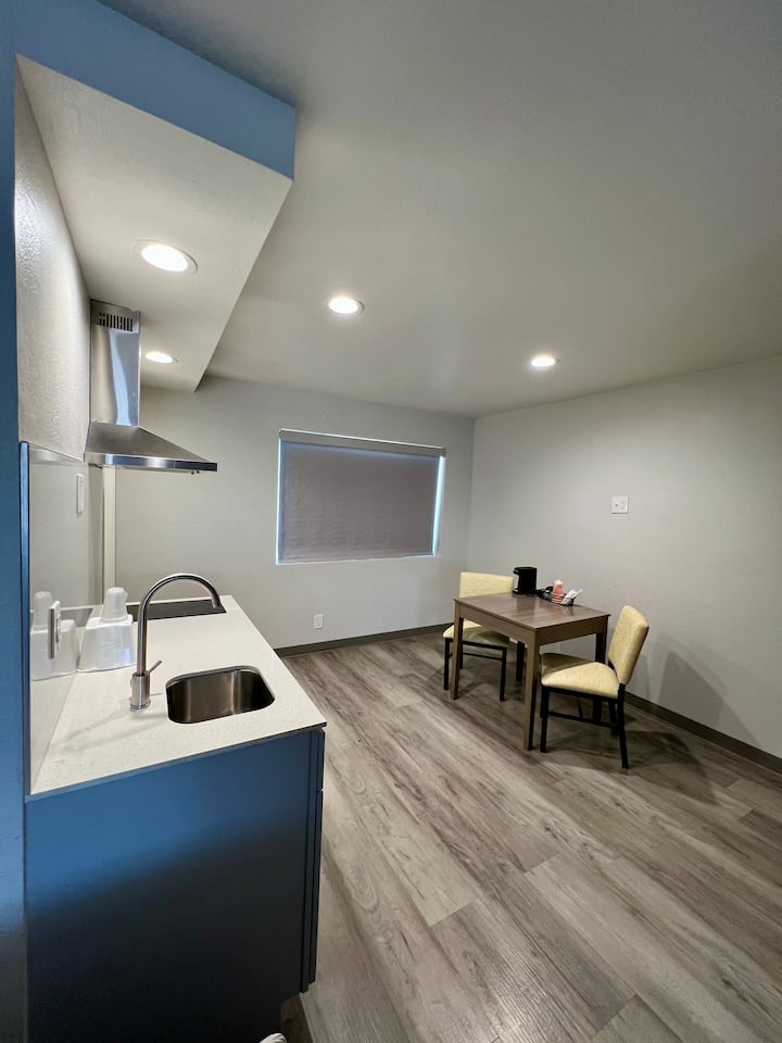 Studio 2 Queen Bed - Free Breakfast Included - Tracy, CA