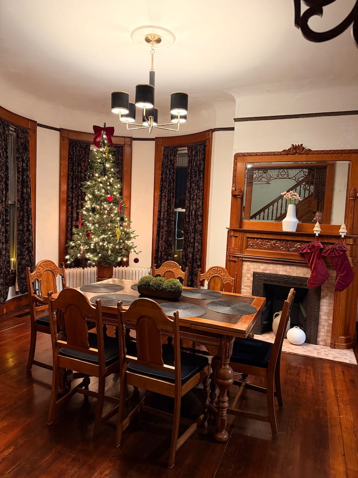 The Market Manor