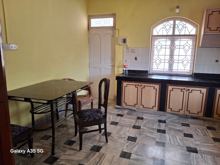 Dining area image 3