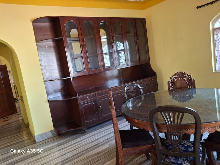 Dining area image 1