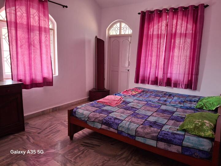 Bedroom 2 image 1