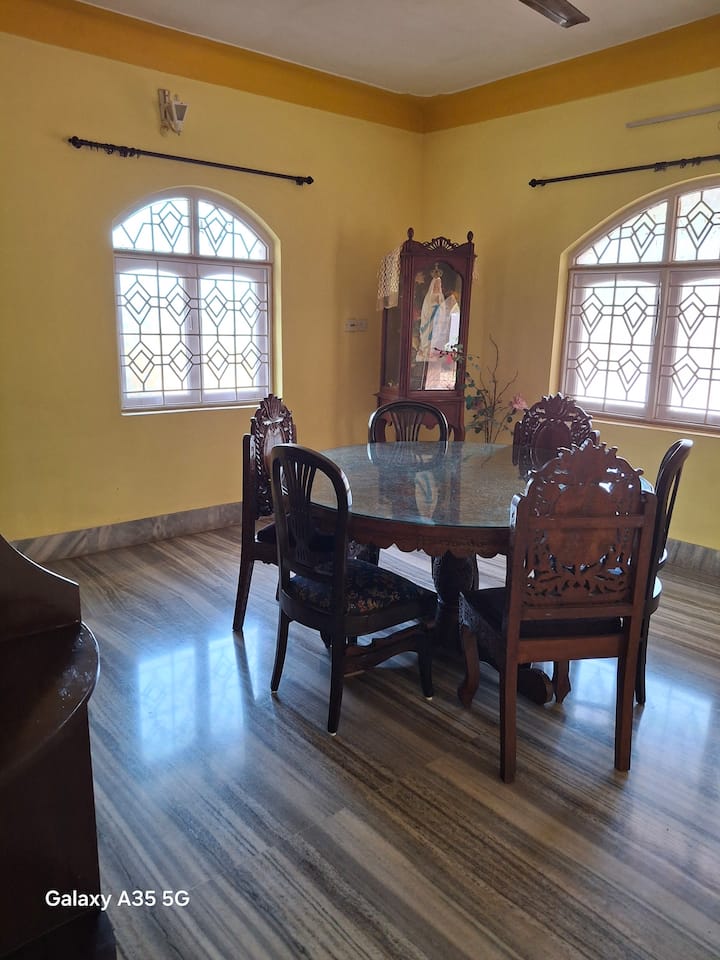 Dining area image 2