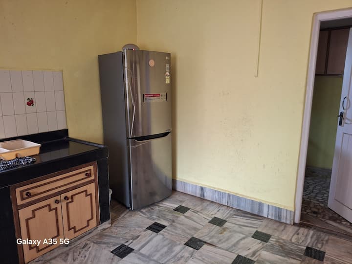 Full kitchen image 1