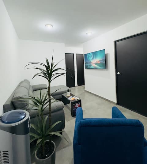 Successful Airbnb property: Cozy and centrally located apartment with pool in Soledad De Graciano Sánchez
