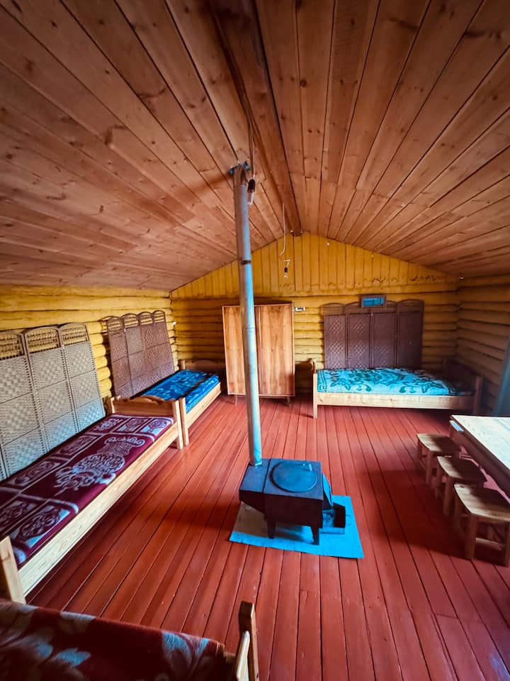 Beautiful Spacious Lodge At The Kerlen River - Mongolia