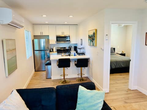 Successful Airbnb property: Entire House, English garden, Private Driveway in La Mesa