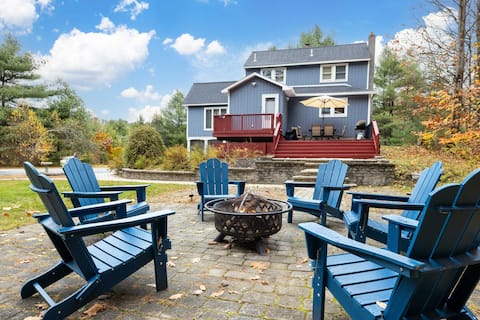 3BR Retreat w/ Game Room, Hot Tub Near Lake George