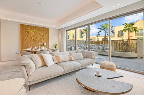 Popular Airbnb listing: Poolside luxury 3 bed golf community townhouse in Me'aisem First