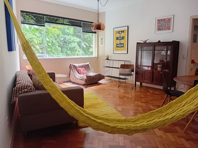 2BR QUIET, STYLISH, GREAT LOCATION