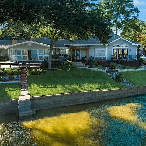 Payne Springs Lakehouse with Pool and Hot tub