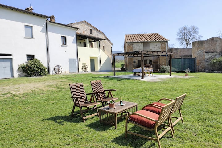 Casa Del Contadino · Cozy Garden Apartment - Sansepolcro