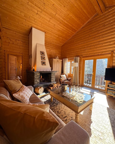 Exceptional south-facing chalet - cozy and bright.