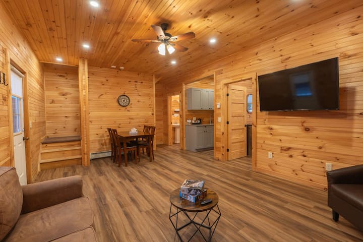 Cedar Select Townhome #17 - Rustic 2 Br Escape - Littleton, NH