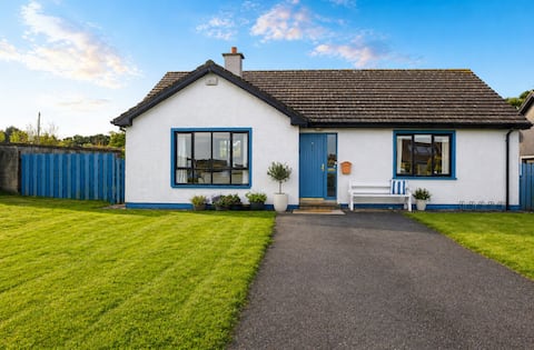 Coastal Bungalow Fenit | Beach, Golf & Cafés | 6Pl