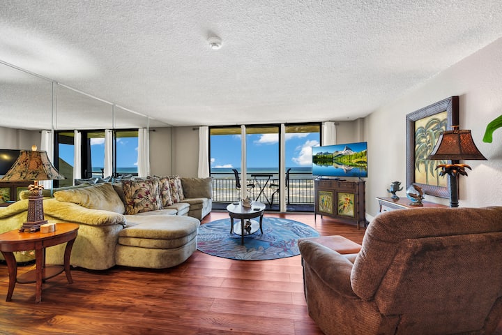 Spacious Ocean Front 1-bedroom W Porthole Window - Daytona Beach, FL